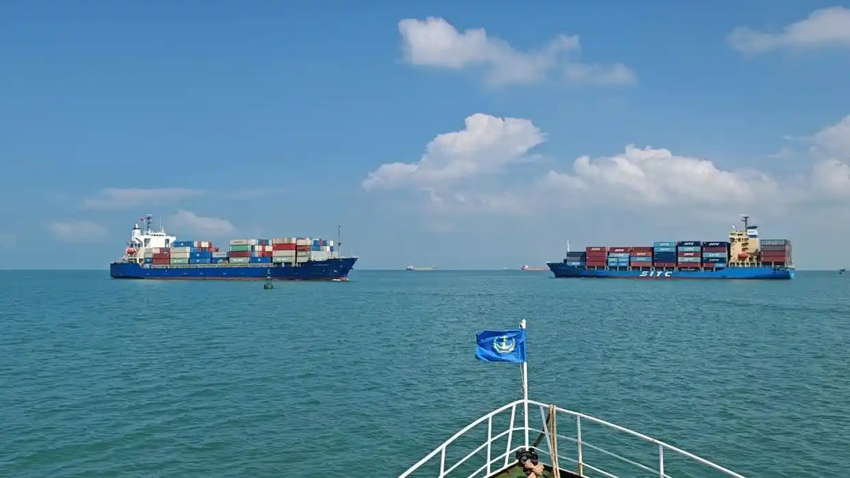 洋浦港实现万吨级船舶双向通航，，，货物周转效率显著提升