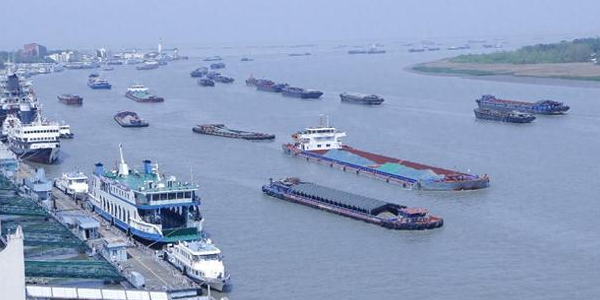 长江口大雾集装箱班轮收支受阻