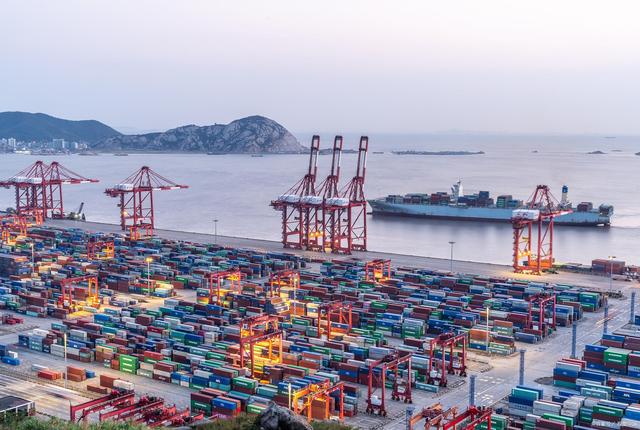 涨疯了！！集装箱海运价钱继续坚持高位