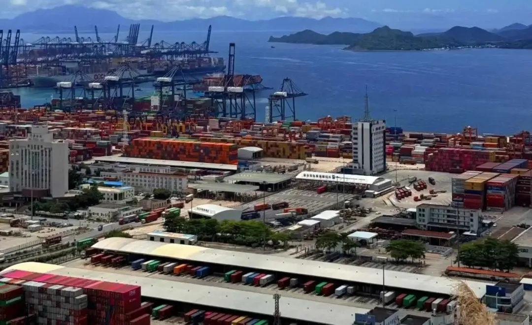 苹果17跨洋而来，，，集装箱的“硬核”之旅